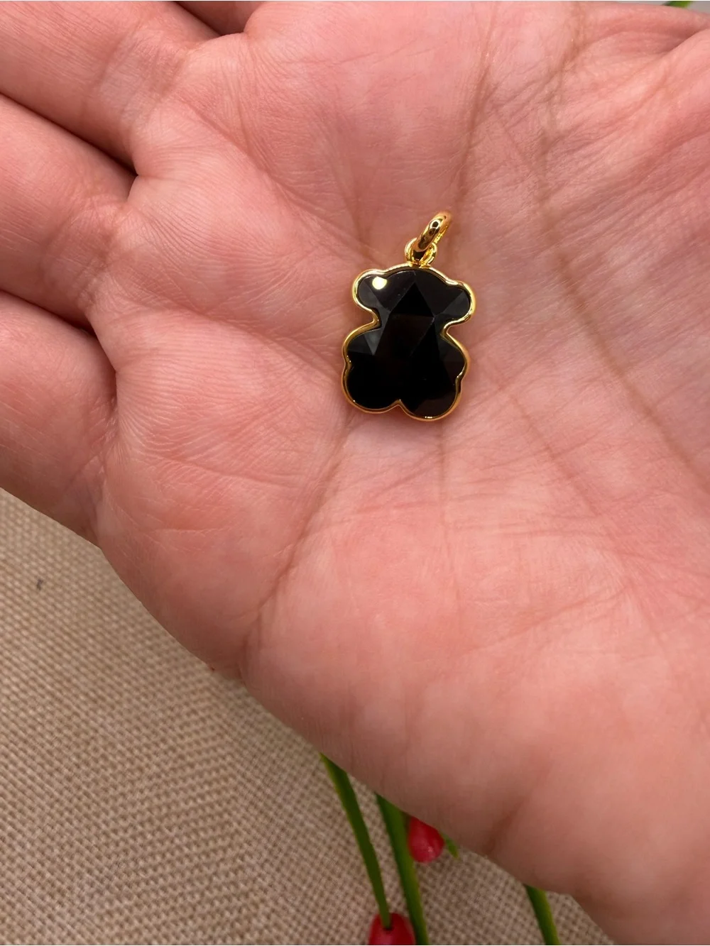 Small pendant 925 gold plating over silver and an onyx bear motif 1.6CM